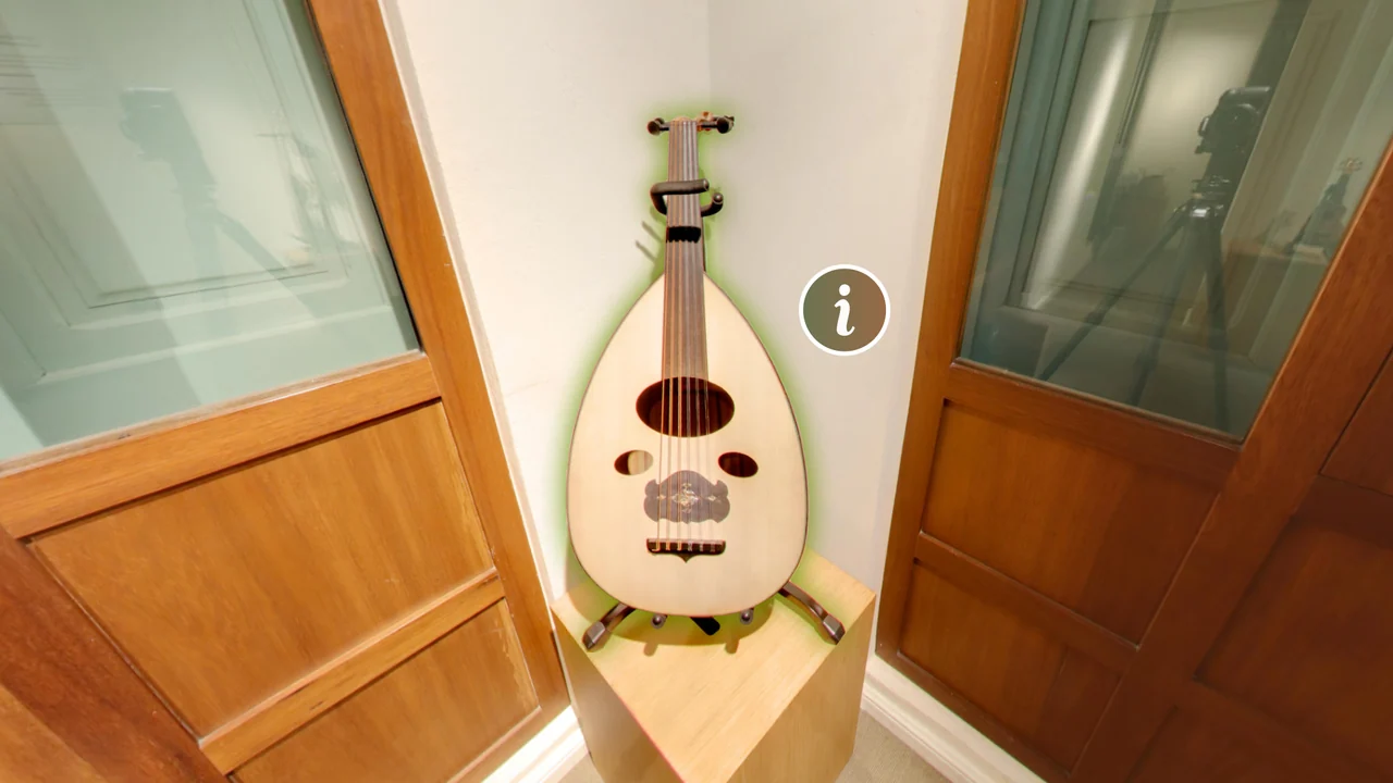 The museum exploration composition presents an oud with an information hotspot.